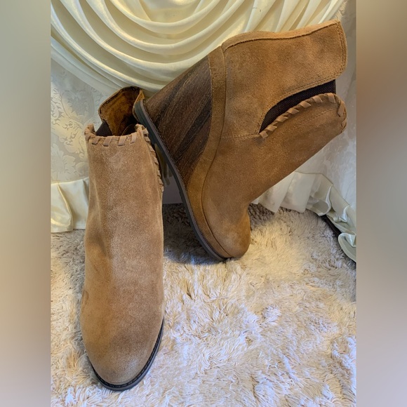 ARIAT - Picture 2 of 16